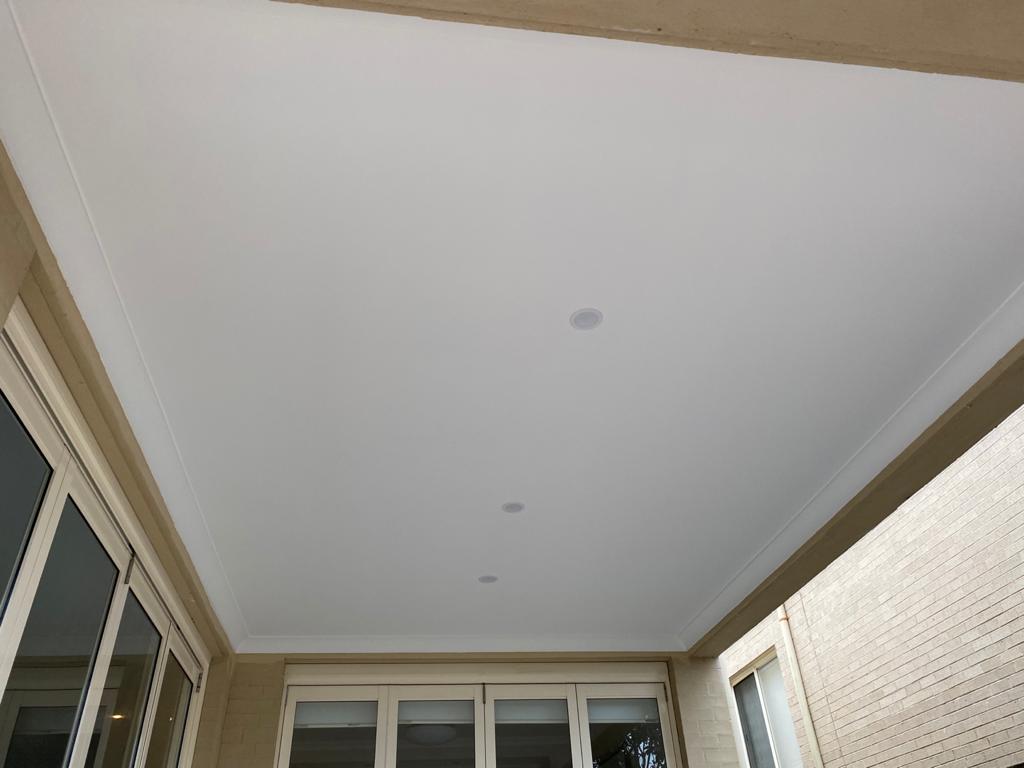 Freshly plastered and painted ceiling with cornice – Diagrid Constructions